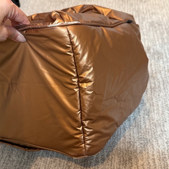 Stylish Gold Tote Bag - Picture 11 of 12